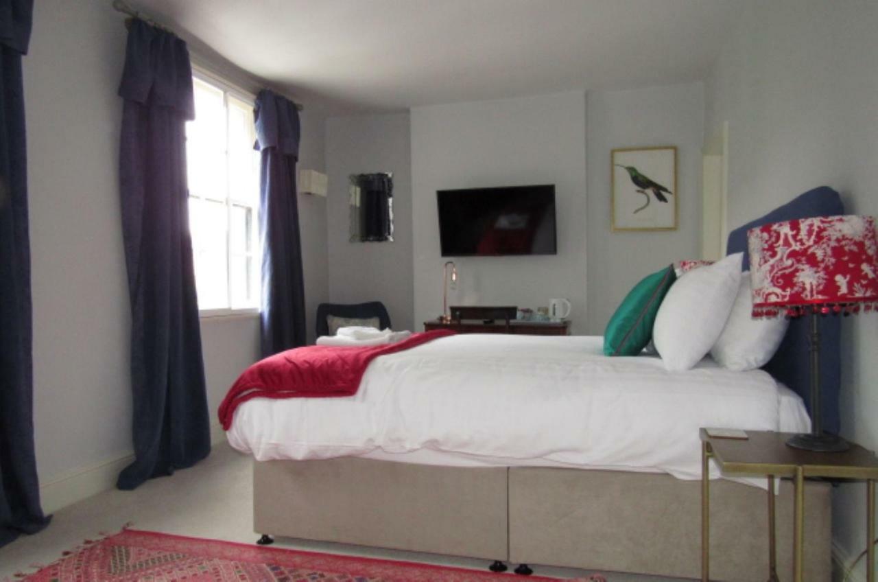 The Old Vicarage Hotel & Restaurant Бриджуотър Екстериор снимка A bedroom at The Swan